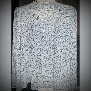 Like New Time&Tru Sz-L Shear Blue Floral Women's Top, Lots of Details, Versatile